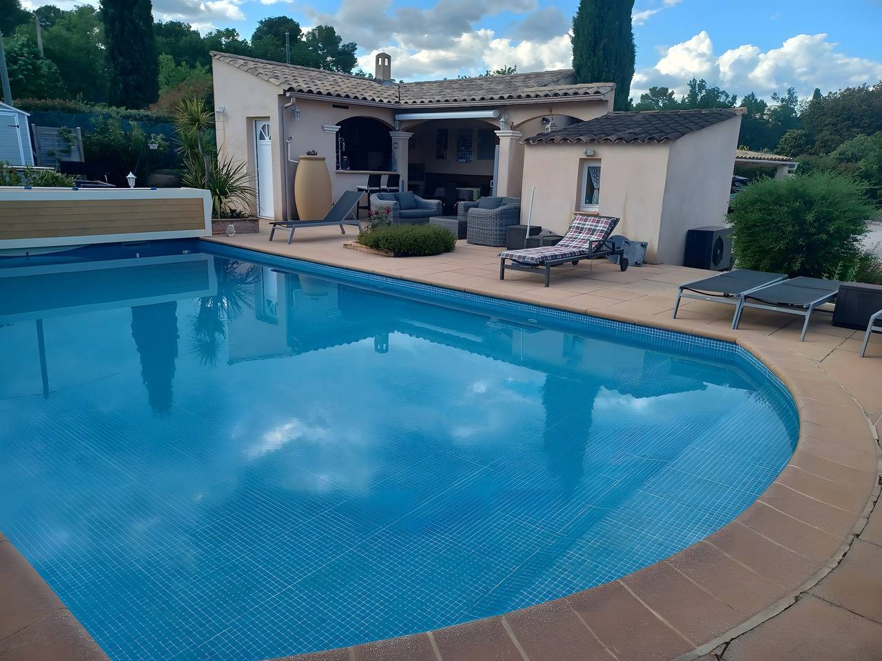 Guest Room "Chrisama" with Shared Pool, Wi-Fi, and Air Conditioning in Flayosc, Draguignan region