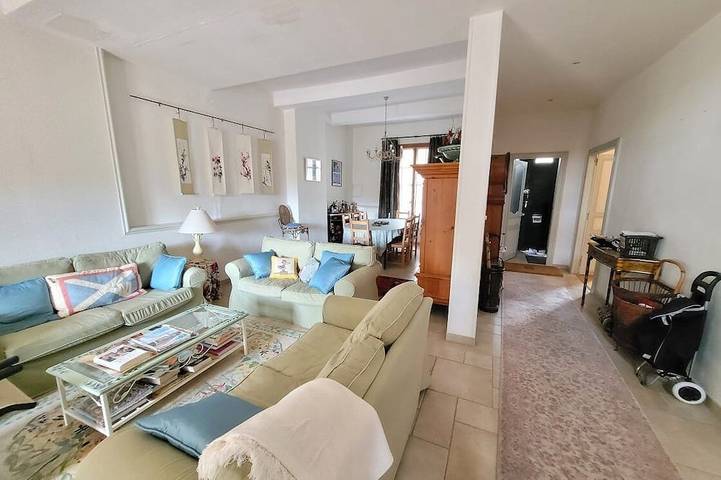 Location de vacances pour 10 personnes, avec terrasse à Saint-Geniès-de-Fontedit