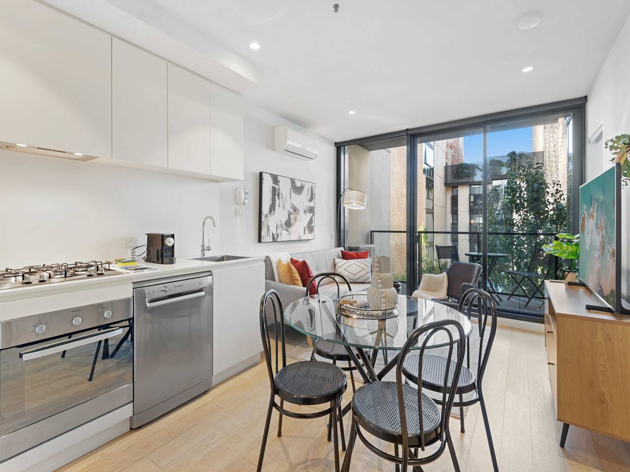 Entire apartment, Charming 1-Bed Apartment with a Balcony in Collingwood (Melbourne), Melbourne