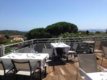 Hôtel pour 4 personnes, avec jardin et vue dans Office De Tourisme De La Croix Valmer
