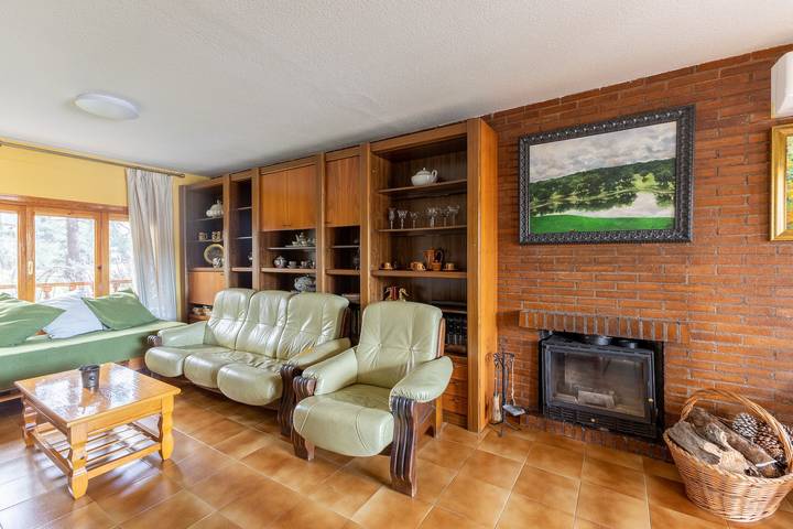 Ganze Wohnung, 'Casa De Campo La Viña' mit Bergblick, Wi-Fi und Klimaanlage in Pelayos de la Presa, Madrid Province