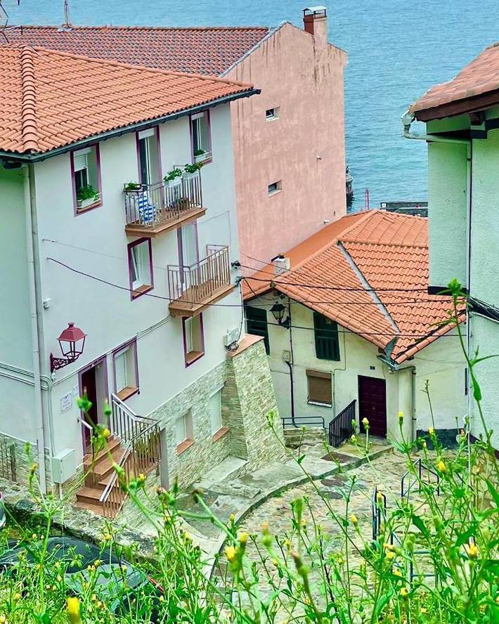 Gîte pour 4 personnes, avec piscine ainsi que balcon et vue, animaux acceptés dans Elanchove - 2
