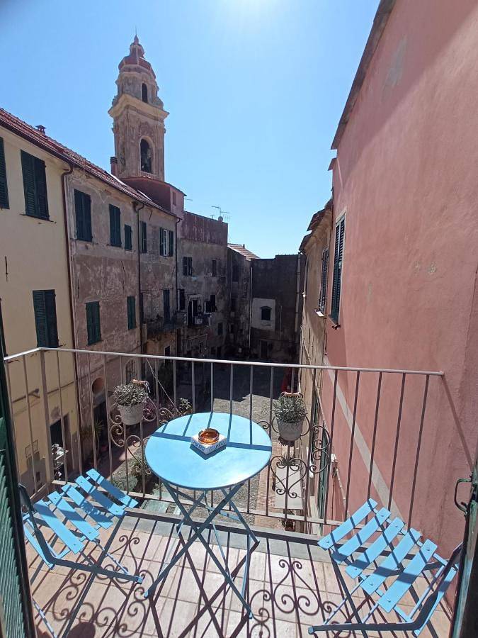B&b per 2 persone, con Balcone e Terrazza nonché Panorama a Cervo (Borgo)
