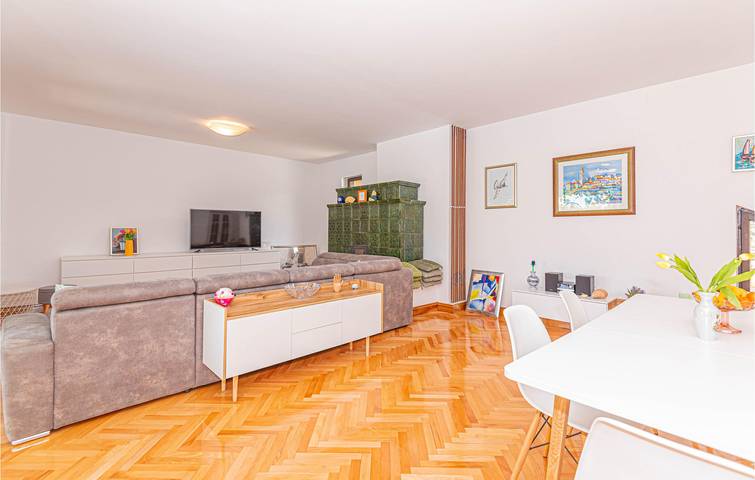 Urlaub am Meer: 2-Zimmer-Wohnung mit Pool und atemberaubendem Meerblick in Tribunj, Šibenik-Knin