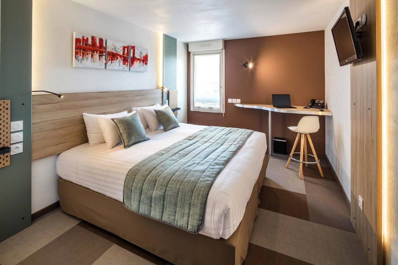 Carré Pau Airport Hôtel in Serres-Castet, Béarn