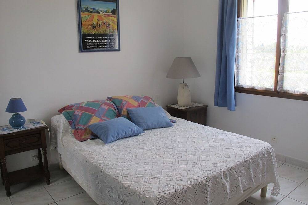 Villa, swimming pool, table tennis, near Mont Ventoux in Monteux, Vaucluse