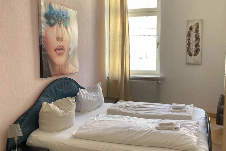 Ganze Wohnung, Ferienwohnung mit Balkon & Parkplatz – Ruhige Lage nahe Zentrum Plauen in Plauen, Chemnitz und Umgebung