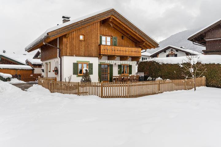 Ferienhaus für 7 Personen, mit Garten und Whirlpool in Alpenwelt Karwendel