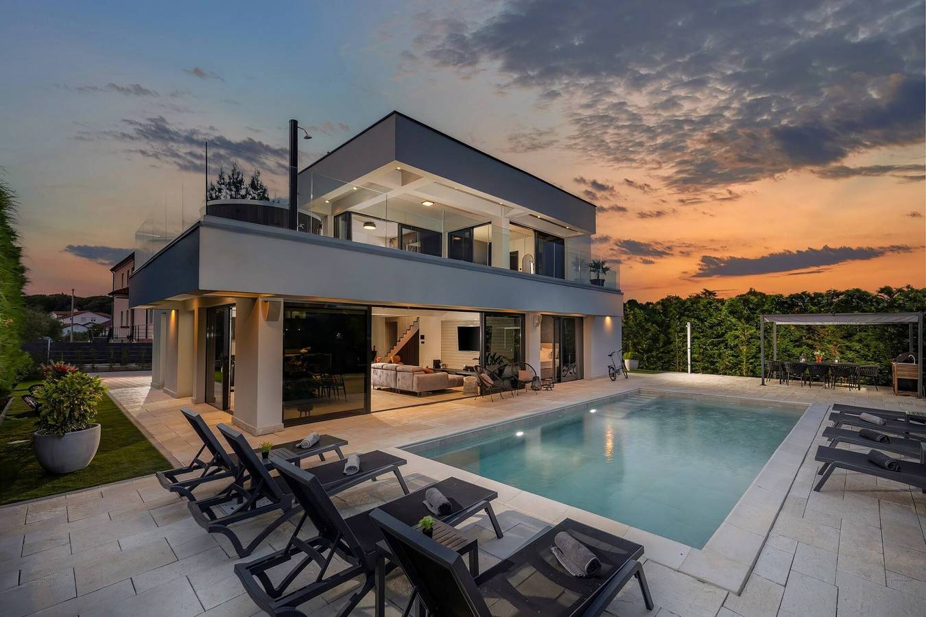 Vila Zorina grijani bazen, jacuzzi i sauna, privatni parking, kućni ljubimci in Umaška regija