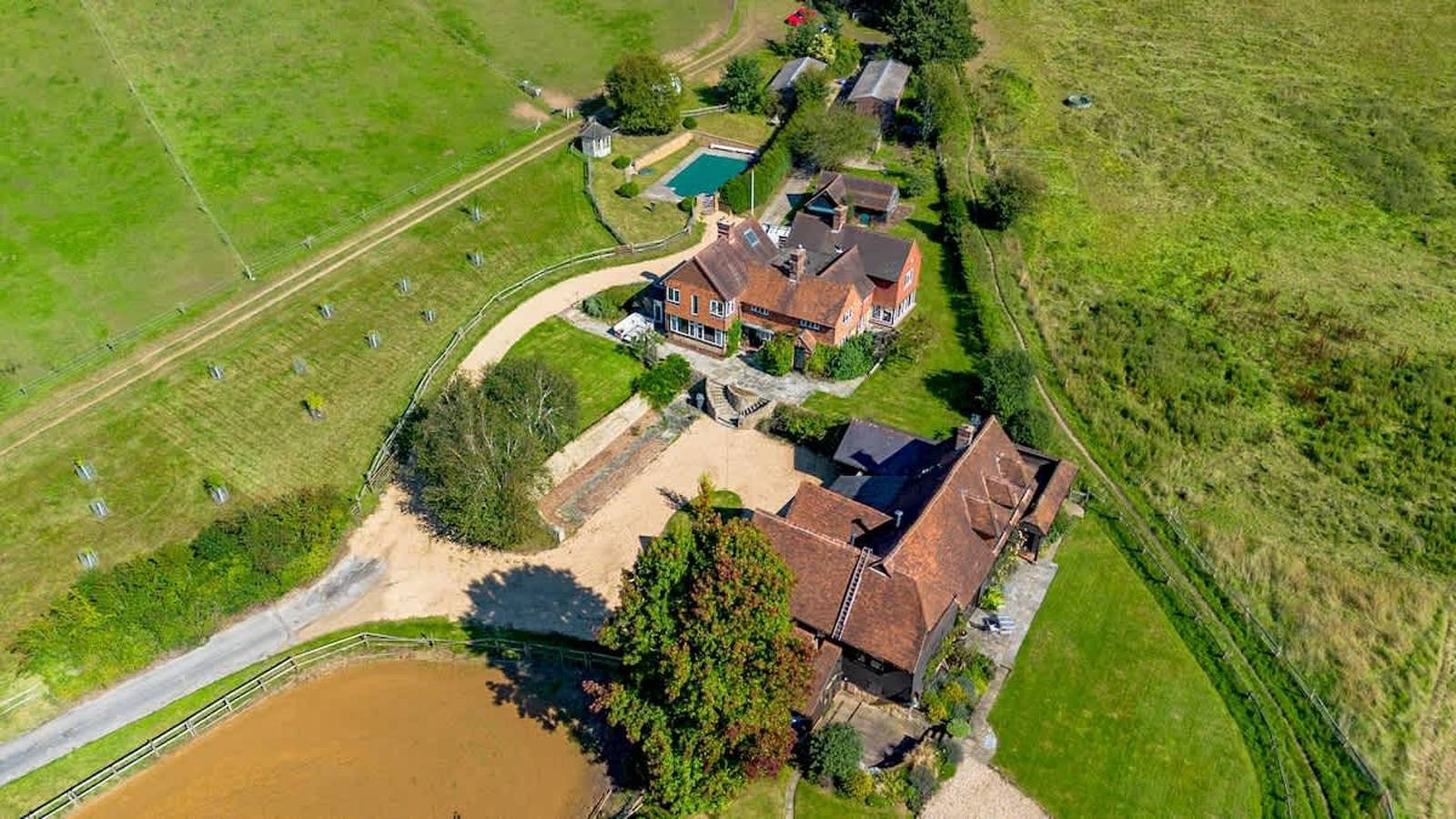 Holiday Rental for 10 People in Bramley, Surrey Hills