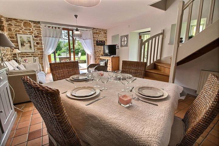Gîte pour 4 personnes, avec jardin et terrasse ainsi que jacuzzi et sauna