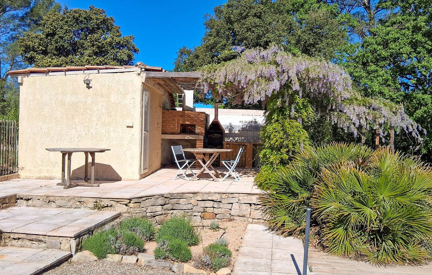 Apartamento de lujo con piscina, WiFi y aparcamiento en Besse-sur-Issole in Besse-sur-Issole, Región Brignoles