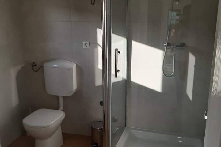Ganze Wohnung, 1-Zimmer-Ferienwohnung mit Balkon und Meerblick Kukljica, Ugljan in Kukljica, Insel Ugljan