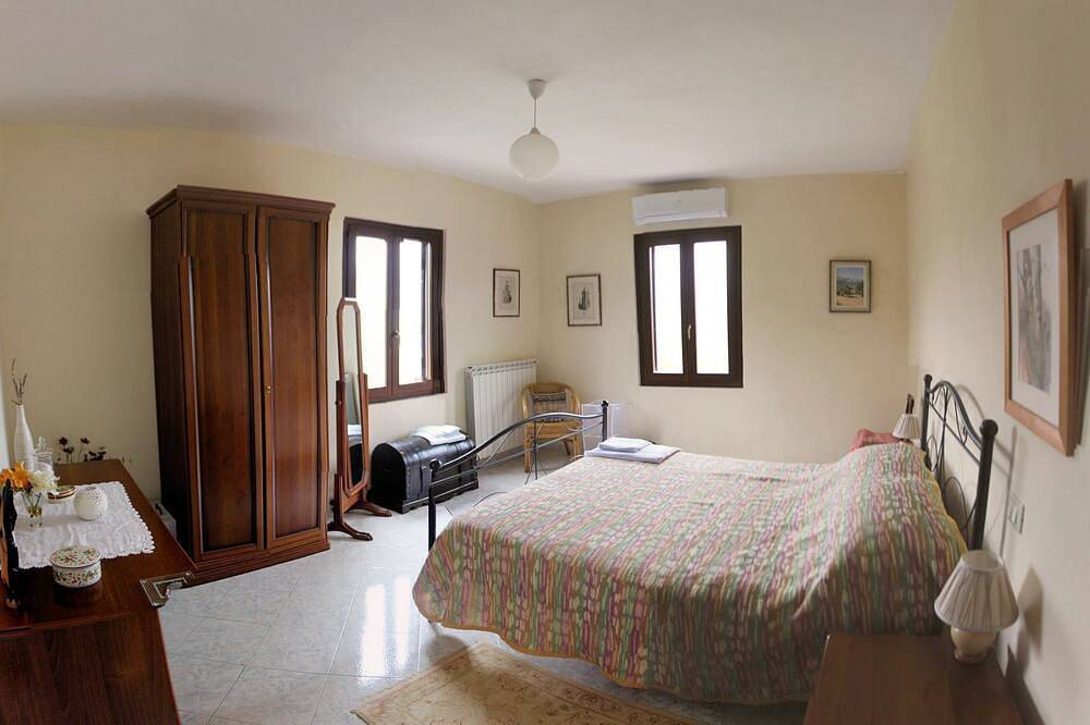 Idyllic air-conditioned villa with mountain views. Nature, villages & vineyards. in Castiglione Messer Raimondo, Gran Sasso
