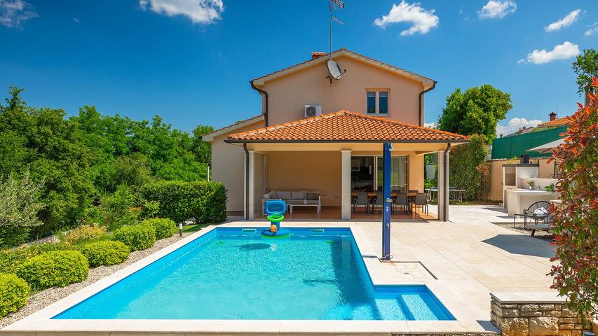 Villa für 8 Personen, mit Garten und Terrasse - 1