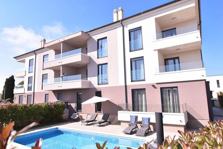 Apartamento de vacaciones para 4 personas, con vistas además de piscina y jardín - 1