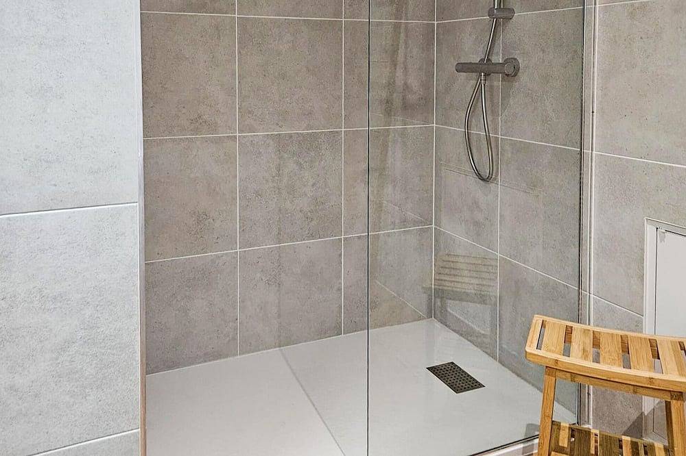 Lovely home in Roquebrun with kitchen in Roquebrun, Béziers region