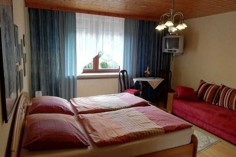 Ganze Wohnung, Große  sonnige Ferienwohnung, eigener Eingang in Wiener Alpen in Niederösterreich