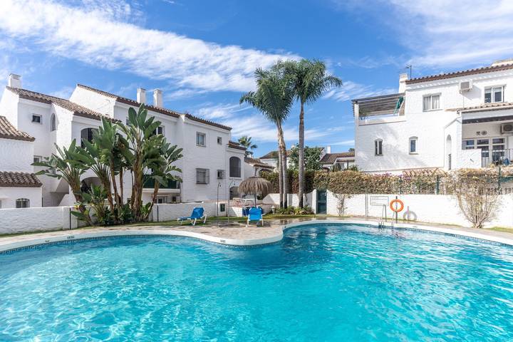 Hel lejlighed, Ferielejlighed for 2 personer med børnepool in El Paraíso, Estepona