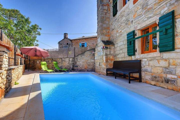 Ferienhaus für 3 Personen, mit Garten und Pool sowie Terrasse, kinderfreundlich in Istrien