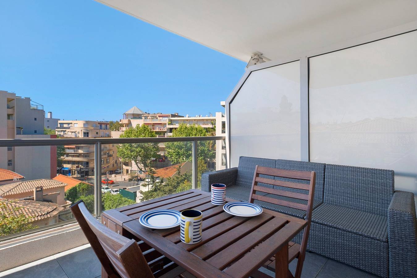 Apartamento entero, Centro de Juan les Pins: amplio 2 habitaciones con terraza soleada y parking Elfira in Antibes, Costa mediterránea (Francia)