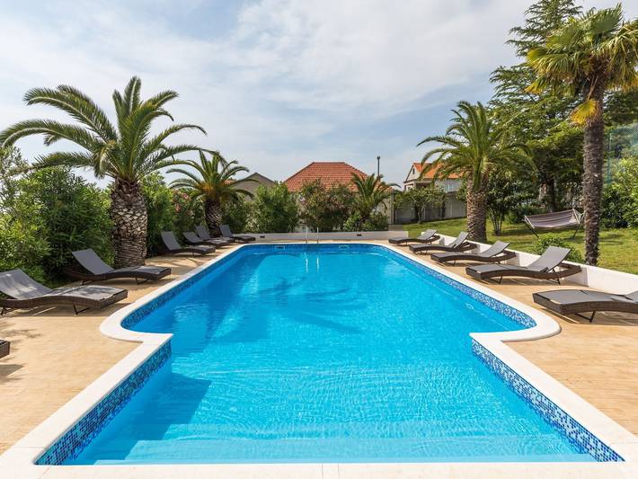Ferienhaus für 4 Personen, mit Garten und Pool in Bibinje