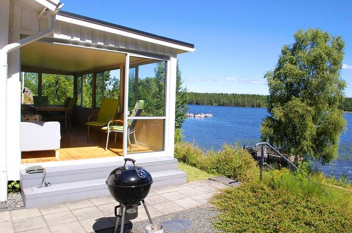 Mehrfamilienurlaub de luxe - 2 Ferienhäuser direkt am See Sommen in Tranås, Sommen