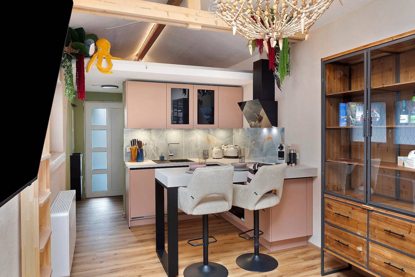 Ganze Ferienwohnung, Tiny Home 'Haus am Kaiserstuhl' mit privater Terrasse, Wlan und Klimaanlage in Ihringen, Südschwarzwald