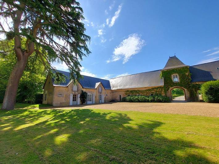 Location de vacances pour 4 personnes, avec piscine et jardin à Épineux-le-Seguin