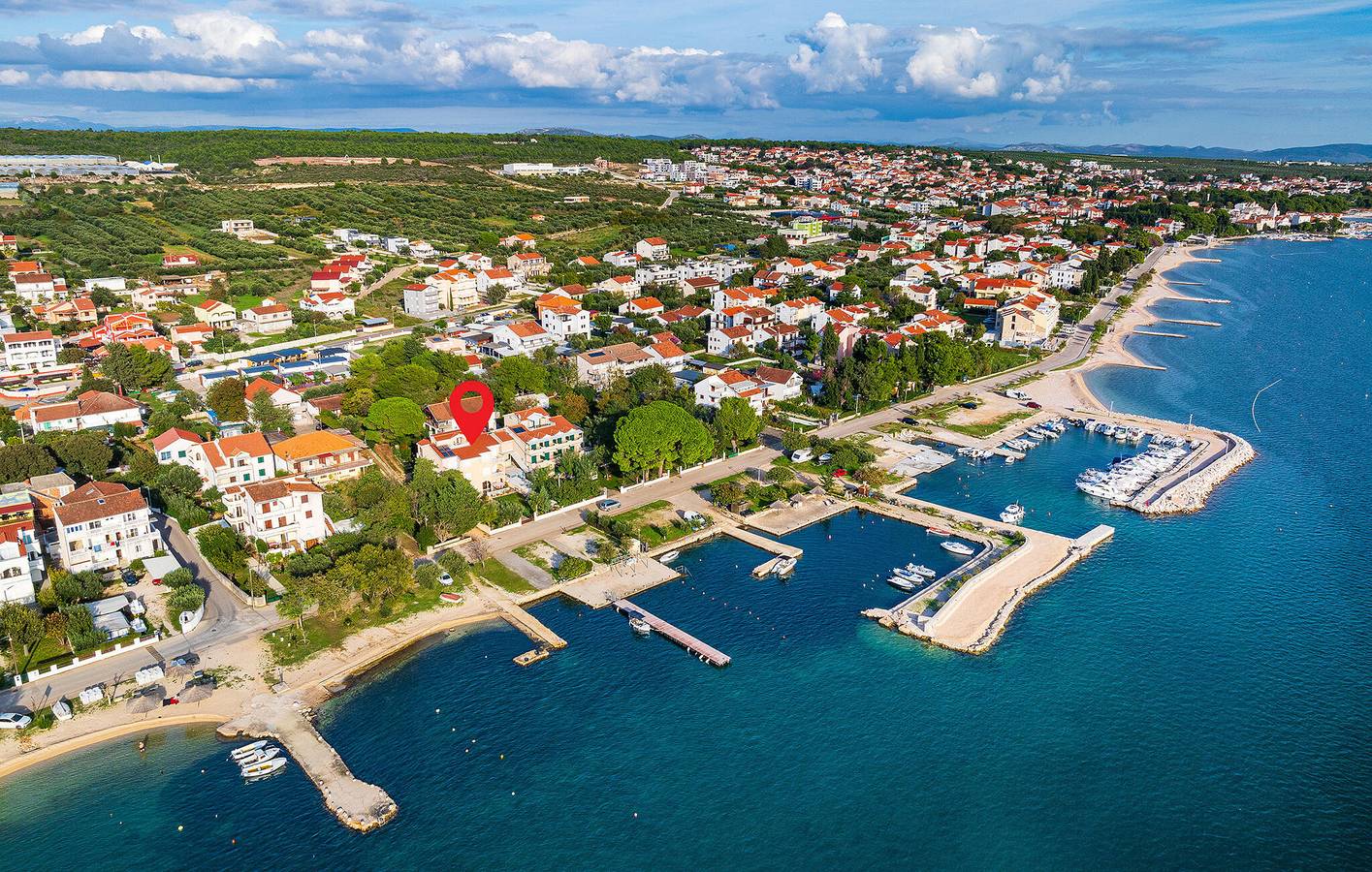 Ganze Ferienwohnung, Gemütliche Wohnung mit Terrasse, WLAN und 500 m zum Strand in Plaža Morovička, Općina Sveti Filip i Jakov