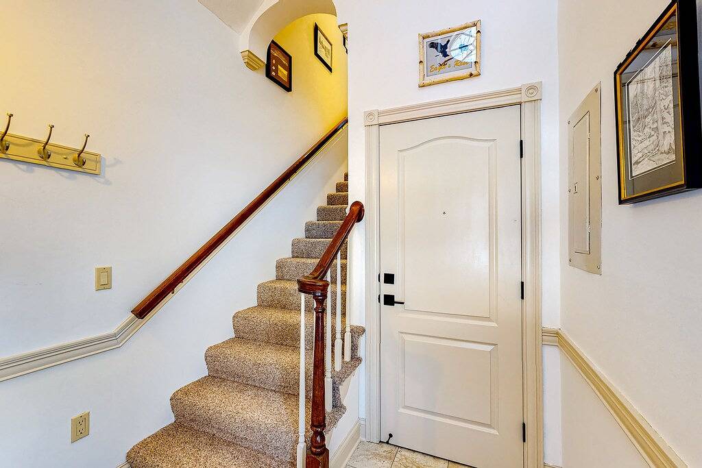 Sunlit Suite with a Kitchenette, Gas Fireplace, Fast Wifi, Patio, & Pool in Jackson (NH), White Mountain National Forest