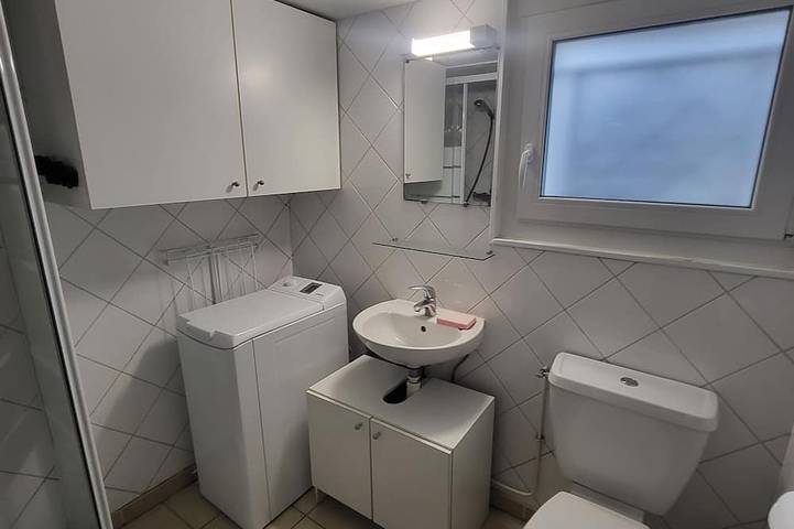 Appartement entier, Studio 3 lits en Rez de jardin + parking in Trappes, Yvelines