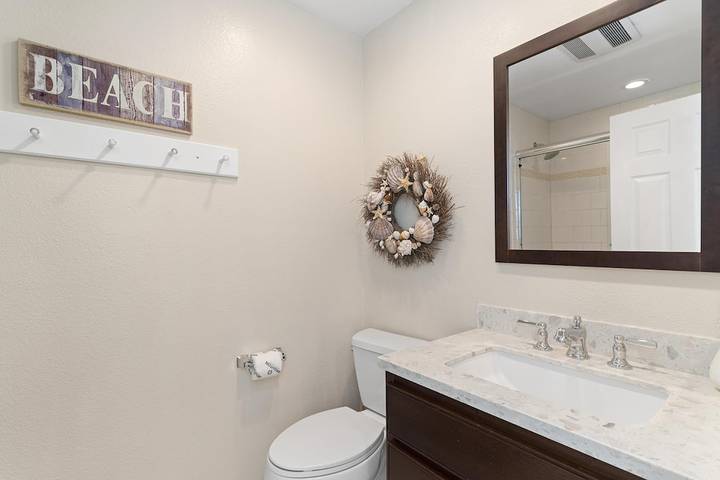 Beach rental for 6 people, with balcony in Newport Beach