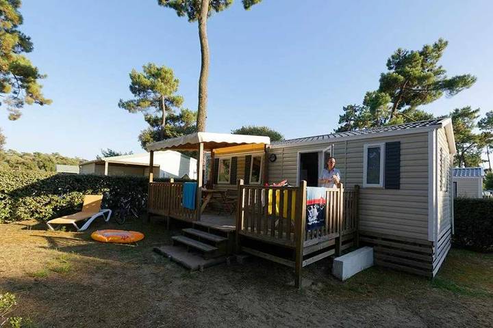 Mobile home for 6 people, with children pool and sauna as well as hot tub - 1
