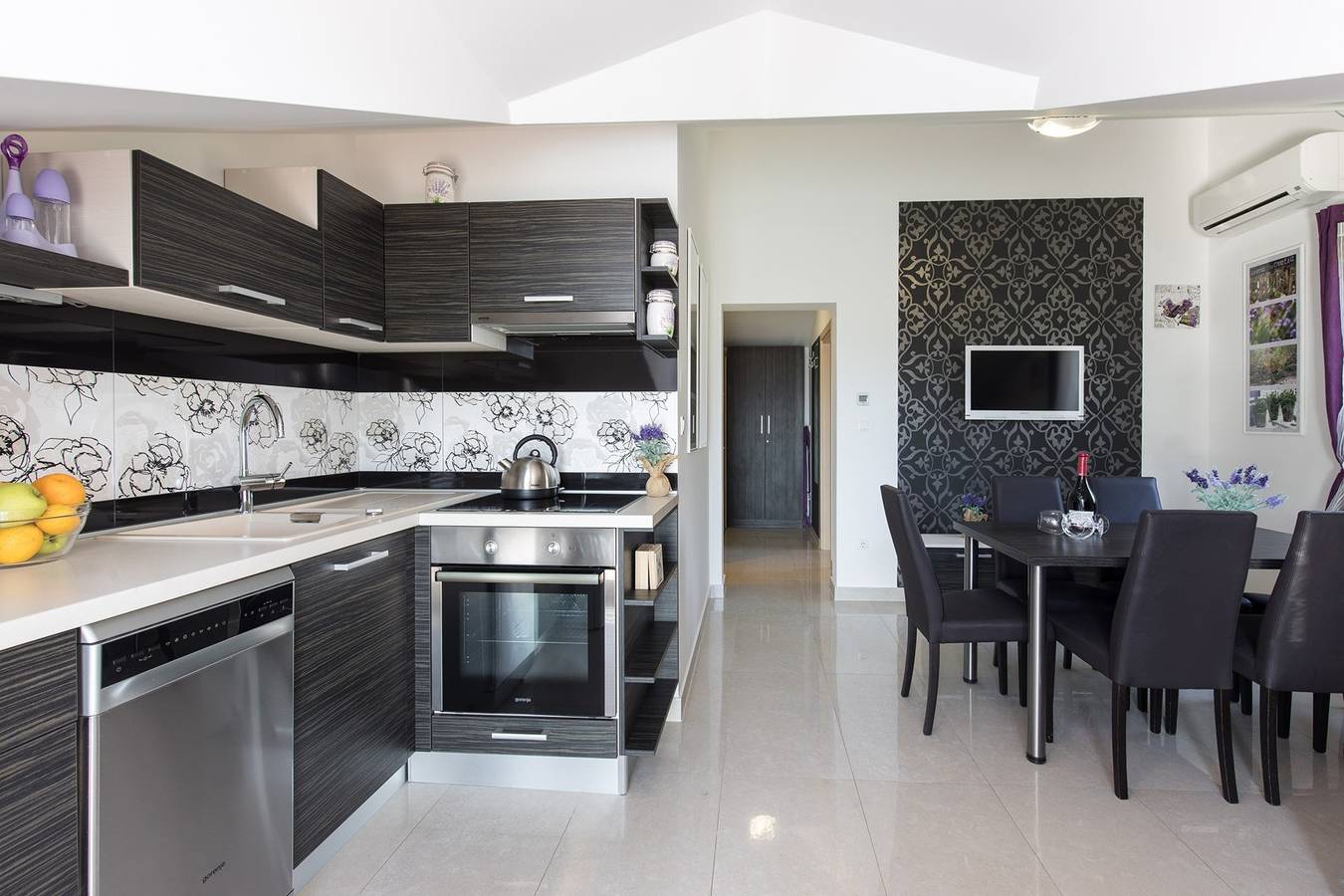 Entire apartment, Apartment Lavendula 3 with a balcony in Baska, Krk