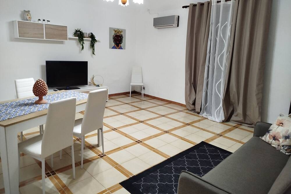 Cozy vacation home in Terrasini a stone's throw from the sea and the historic center. in Terrasini, Province de Palerme