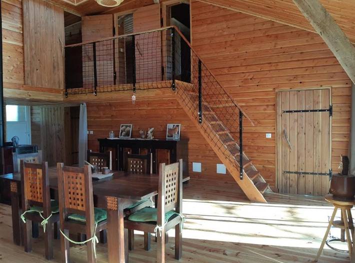 Gîte pour 10 personnes, avec piscine et jardin ainsi que terrasse et jacuzzi, animaux acceptés