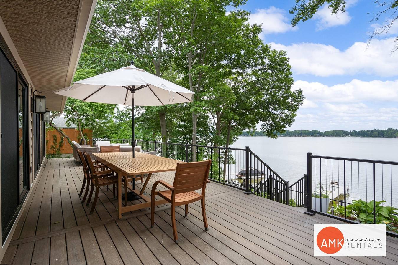 The Glistening Grape - Lakeside Getaway in Condado de Allegan