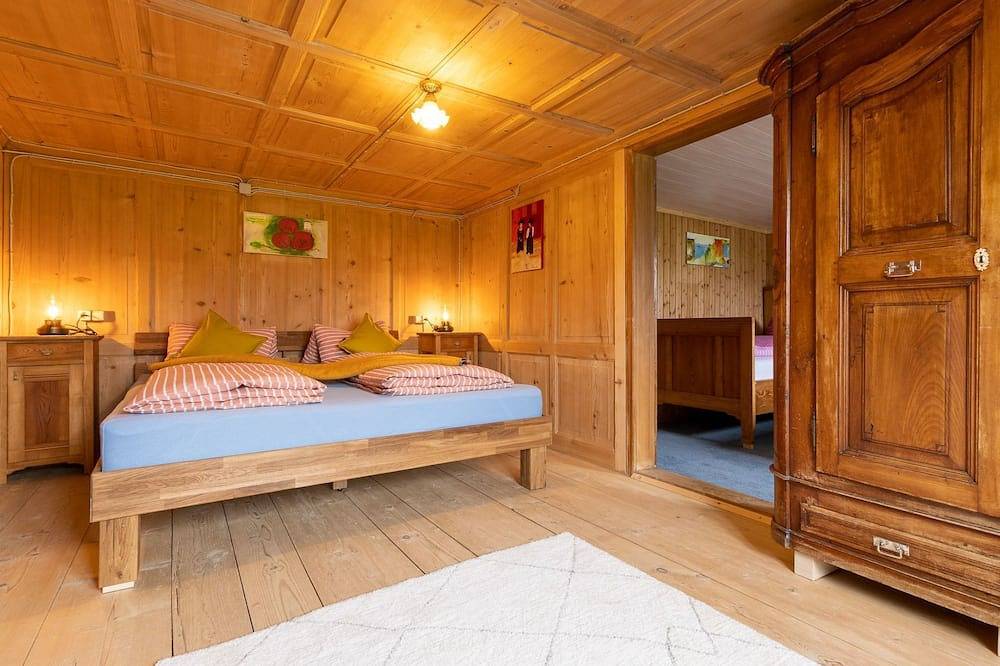 Ganze Wohnung, Liebevoll sanierte Wohnung in einem alten Bregenzerwälderhaus in Schwarzenberg, Bodensee-Vorarlberg
