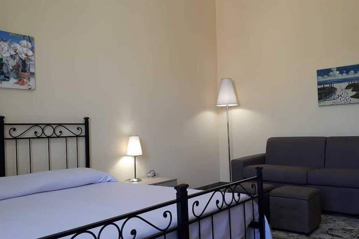 Entire apartment, 500 mt from Porta Rudiae in Lecce, Lecce Province