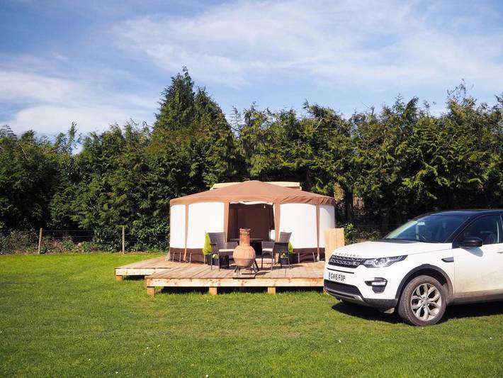 Camping tent for 5 people, with garden and hot tub, with pets in Hampshire