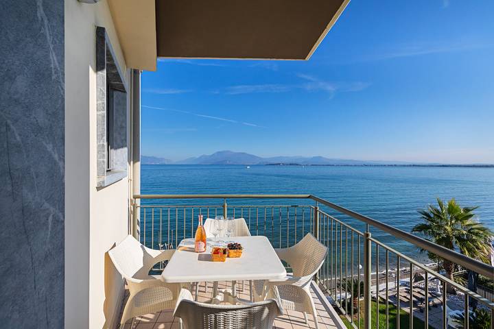 Location de vacances pour 4 personnes, avec vue sur le lac et balcon, animaux acceptés à Desenzano del Garda
