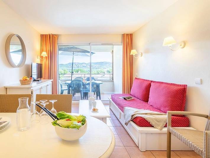 Location de vacances pour 6 personnes, avec bassin pour enfant dans Golf de Pont Royal - 2