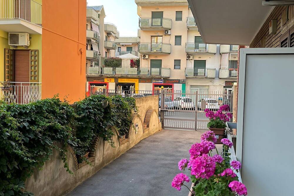 Modern and cozy facility well connected to major places of interest. in Scafati, Vesuvio National Park