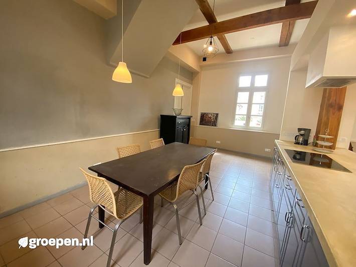 Location de vacances pour 23 personnes, avec piscine ainsi que balcon/terrasse et terrasse à Roujan - 4