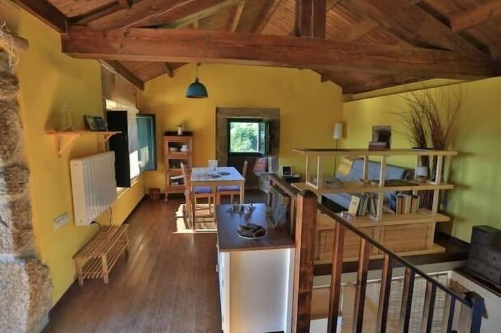 Gîte pour 3 personnes, avec jardin à A Cañiza