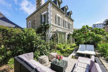 Villa pour 10 personnes, avec jardin ainsi que terrasse et jacuzzi à Dinard