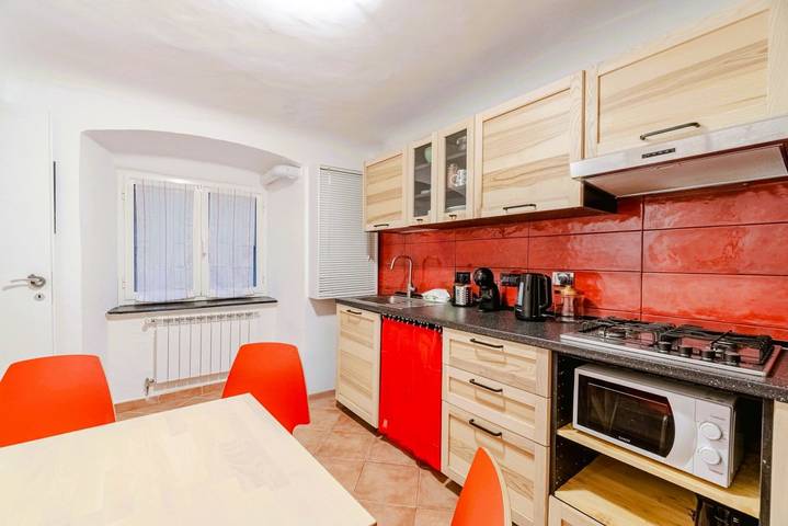 Appartamento intero, GuestHost - Cozy Retreat Near Historic Center in Genova (Città), Genoa