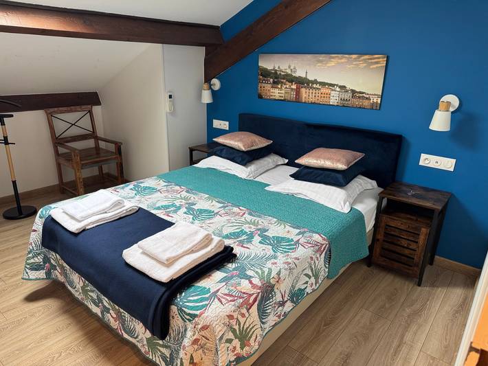 Bed and breakfast for 2 personer, med hage, barnevennlig i Lyon