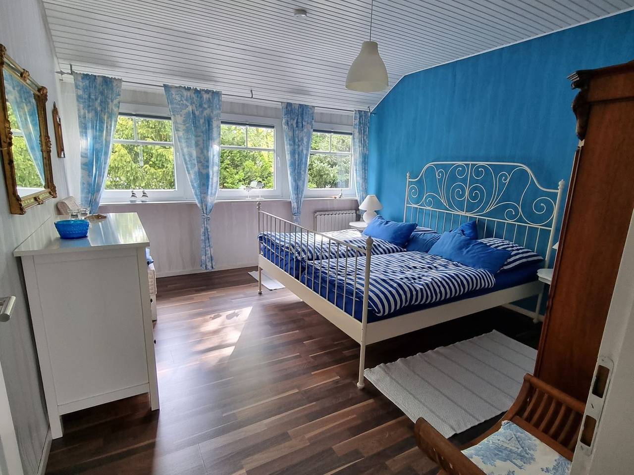 Ganze Wohnung, Komfortable Ferienwohnung Klönschnack mit Garten, nahe Nordseestrand und Zentrum in Burhave, Butjadingen